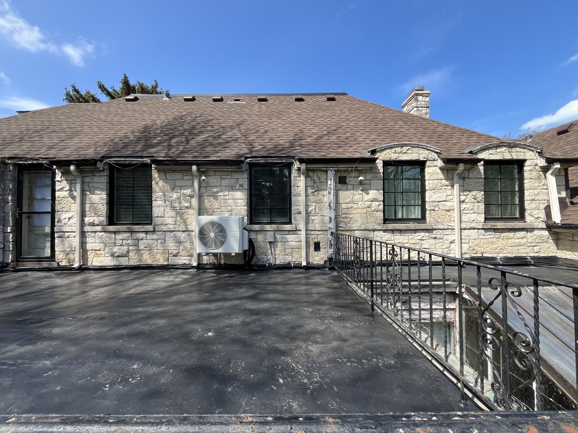 Winnetka Estate — Flat Roof Silicone Coating — photo 1